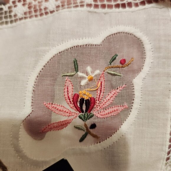 Handmade Vintage Linen Napkins Set Of 12 With Embroidered Floral Detail & Lace T - Picture 5 of 15